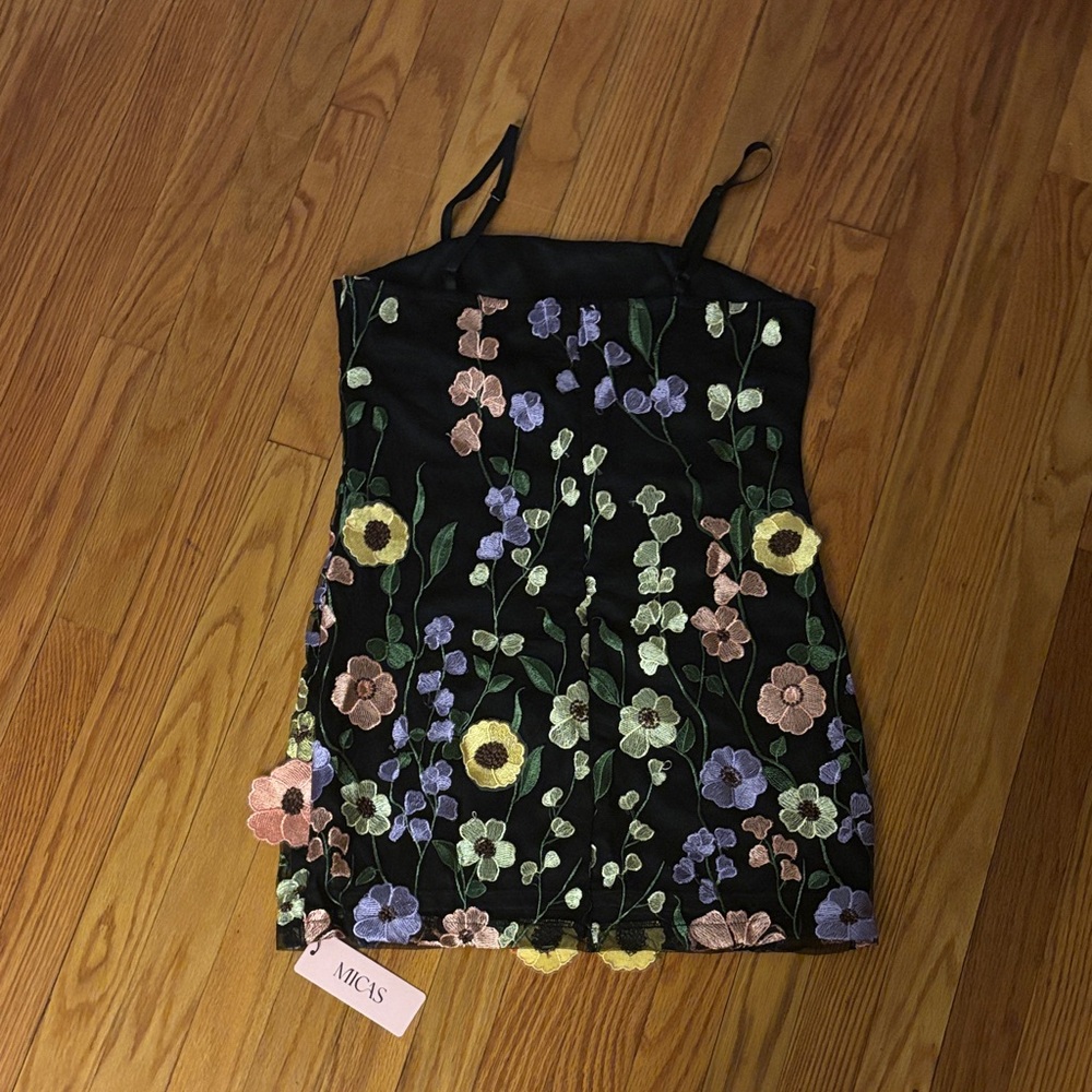 Floral Embroidered mini dress - Picture 2 of 2